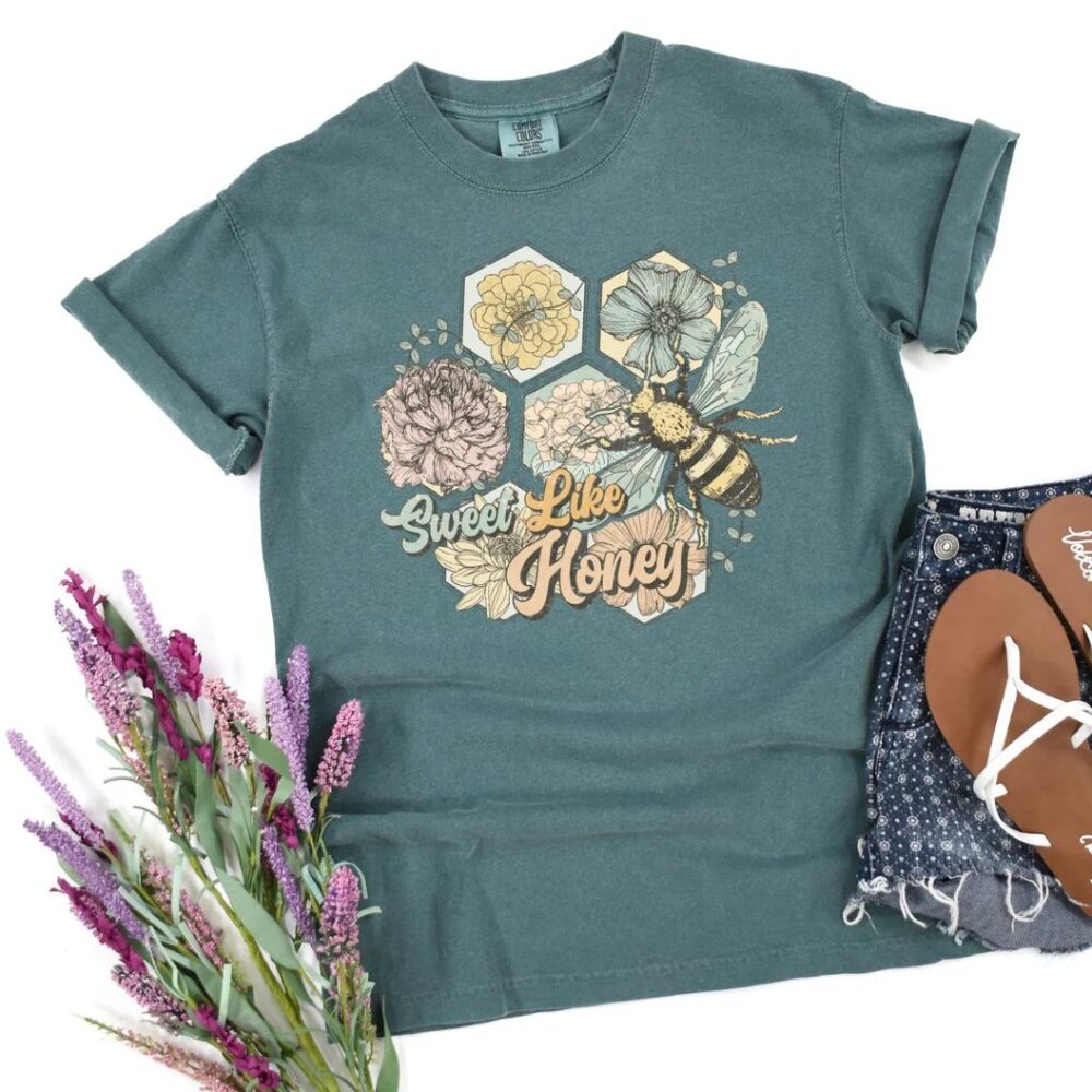 SWEET LIKE HONEY GRAPHIC TEE